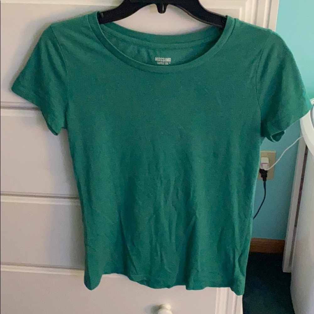 basic green t-shirt